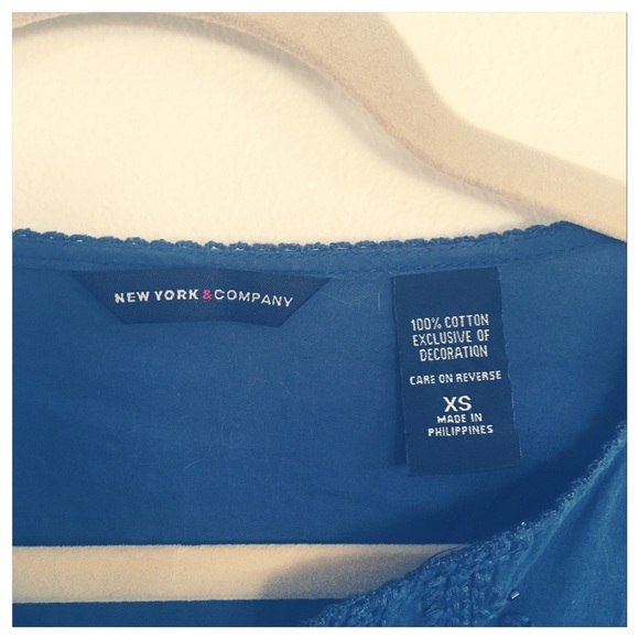 Gorgeous embroidered blue top New York & Company - Picture 3 of 8